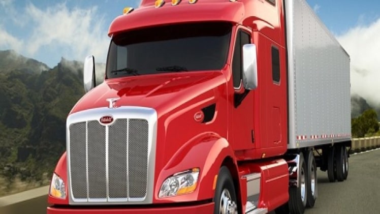 18 wheelers can be dangerous to drive, tips to keep safe.