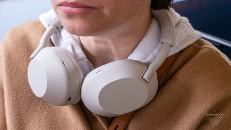 Headphones vs Earphones: Which is Best for you