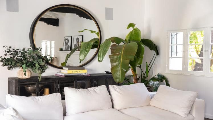 How to Choose Where to Put a Mirror in Your Living Room