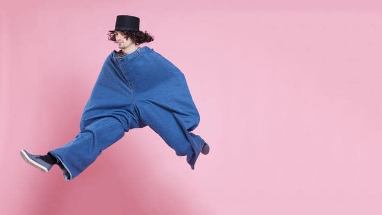 Relive the Y2K Fashion with Your Cowboy Hats, Ladies!